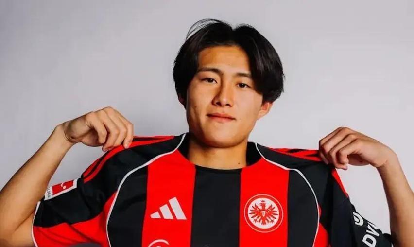 德甲劲旅火速签下两名新星？18岁日本中锋+19岁新人边后卫支援