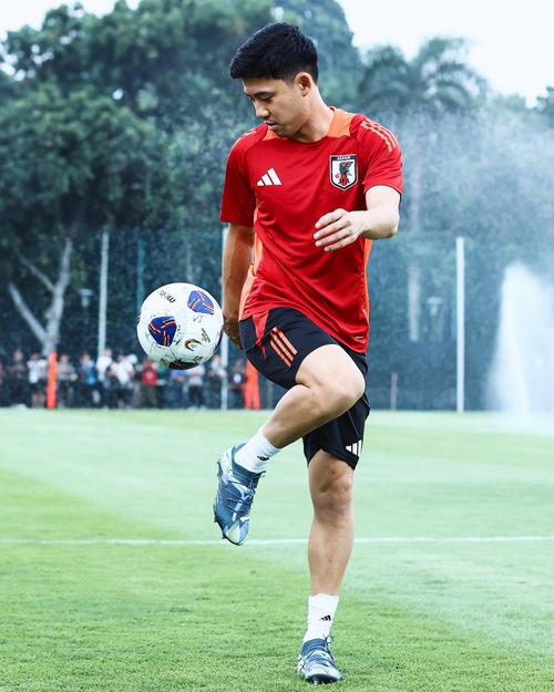 罗伯逊：远藤航踢右后卫时极为出色；利物浦要找回稳定性