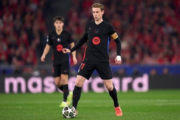 加泰电台：德容周一恢复合练，或将在对阵西班牙人时复出